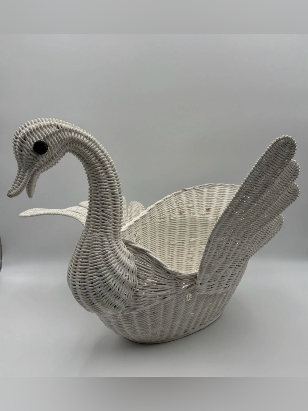 Vtg Large White Wicker Swan Basket 20" Cottagecore Grandmillennial Planter